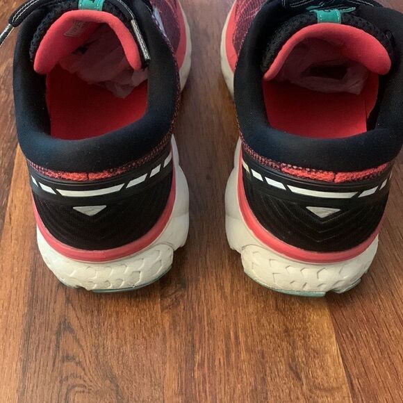 Brooks size 11   - Picture 7 of 9